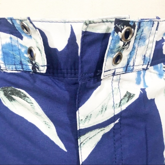 J.Crew Men’s 9" Large Blue Floral Print Board Short‎ - Picture 2 of 9